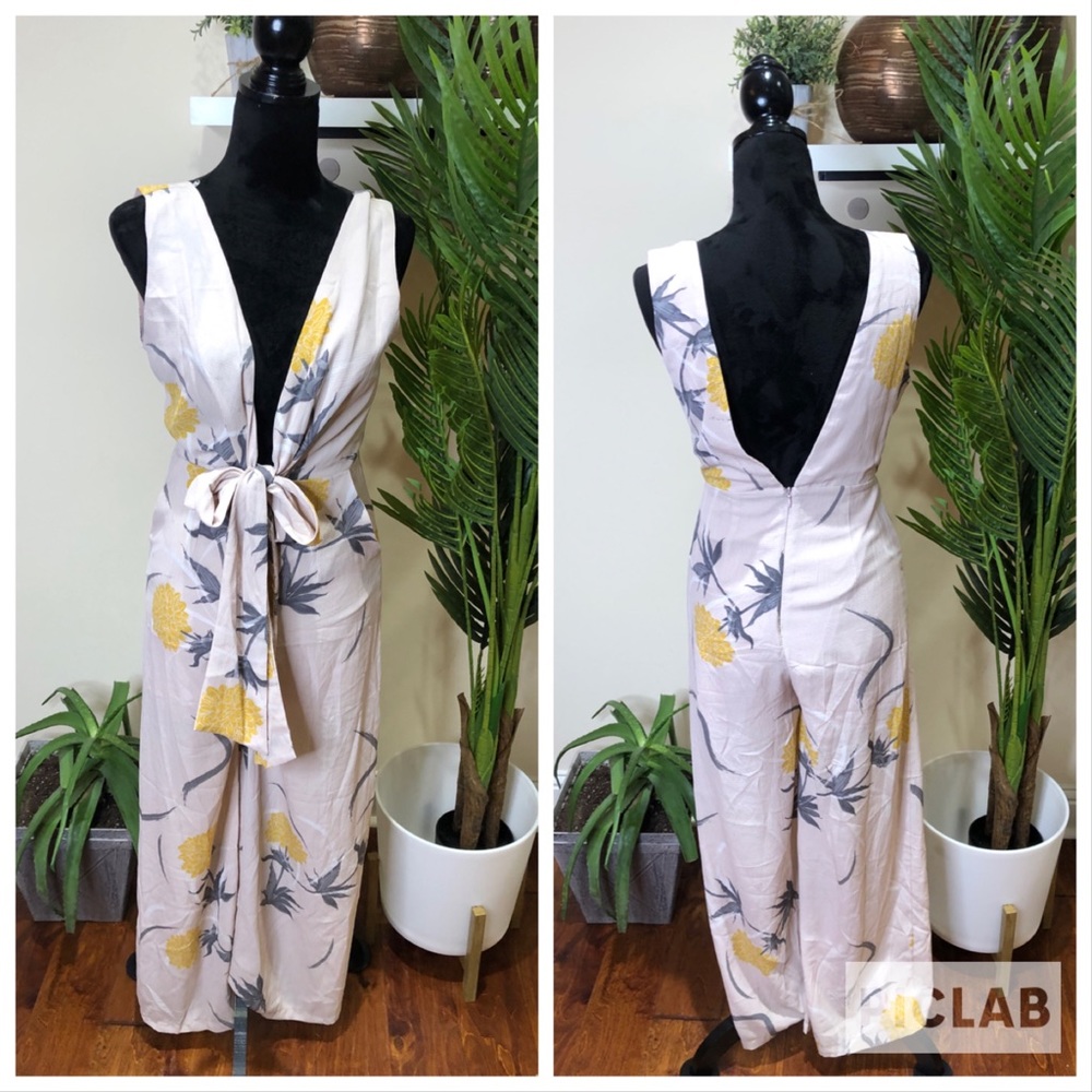 White Closet Floral Deep Plunge Bow-Tie Waist Wide Leg Jumpsuit w/ Pockets Small